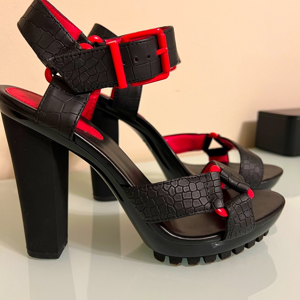 Gianni Bini high heels shoes, Size 7,5